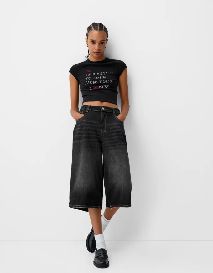 T-shirt cropped a manica corta con stampa