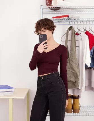 T-shirt manica lunga con scollo a V