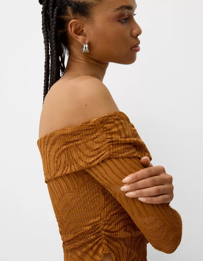 T-shirt rustica a maniche lunghe con scollo Bardot