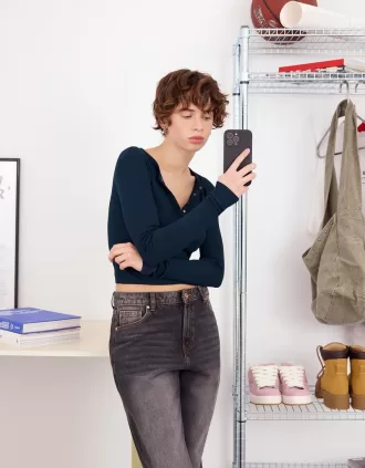 T-shirt serafino a maniche lunghe