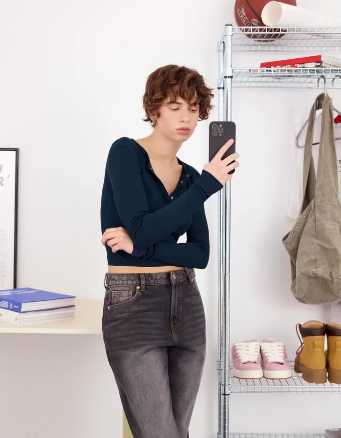 T-shirt serafino a maniche lunghe