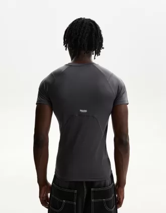 T-shirt slim fit a maniche corte con cuciture