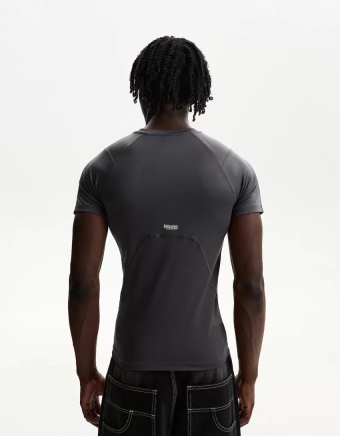 T-shirt slim fit a maniche corte con cuciture