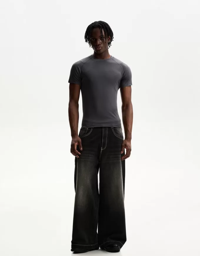 T-shirt slim fit a maniche corte con cuciture