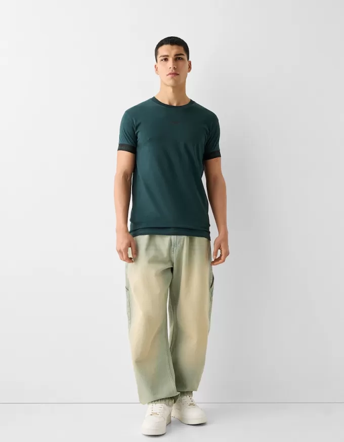 T-shirt slim fit a maniche corte con dettaglio a righe