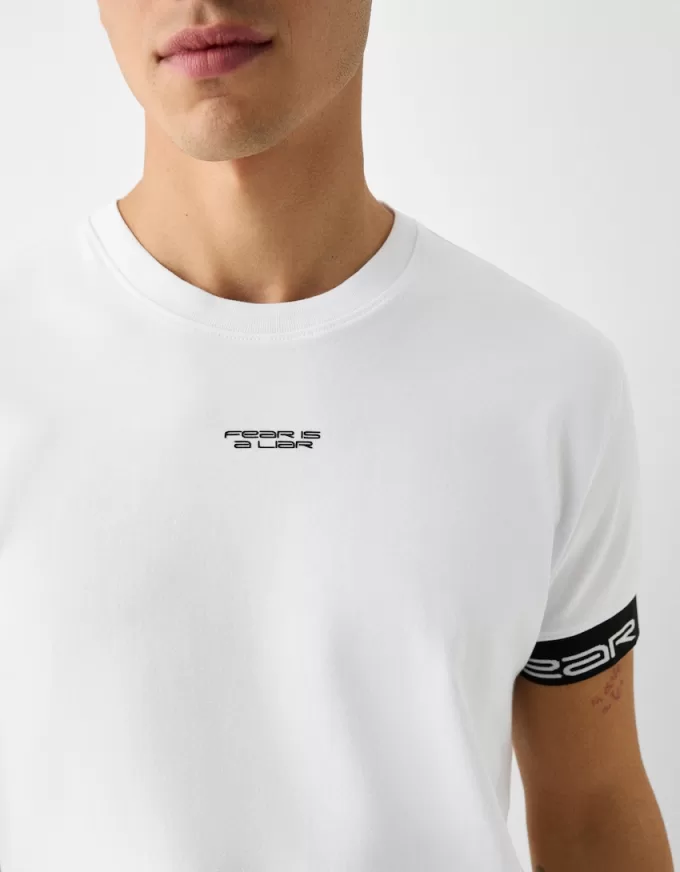 T-shirt slim fit a maniche corte con dettaglio a righe