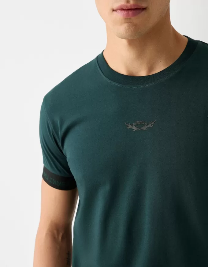 T-shirt slim fit a maniche corte con dettaglio a righe