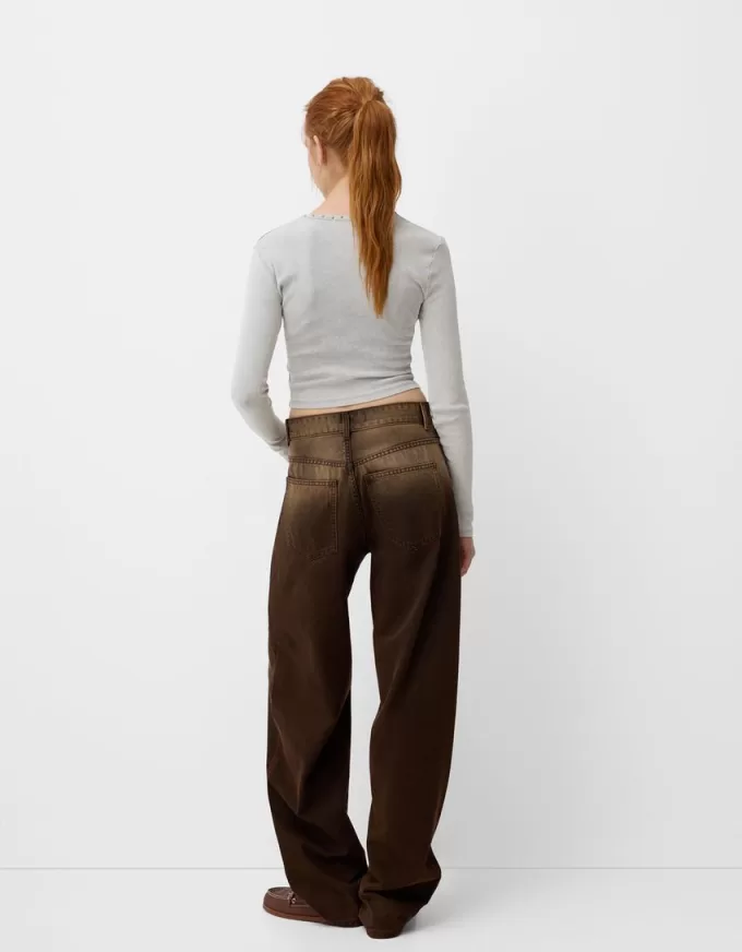 T-shirt stampata a costine a manica lunga con borchie