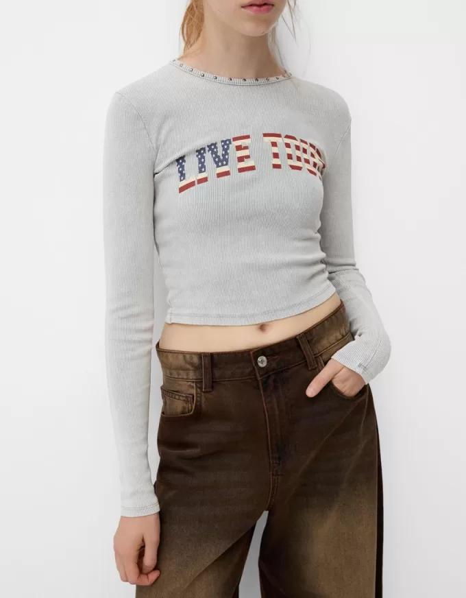 T-shirt stampata a costine a manica lunga con borchie