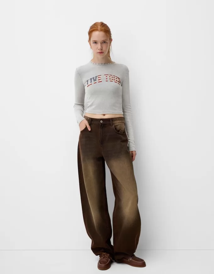 T-shirt stampata a costine a manica lunga con borchie