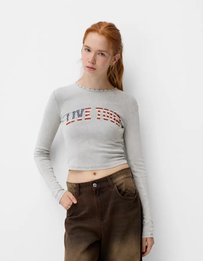 T-shirt stampata a costine a manica lunga con borchie