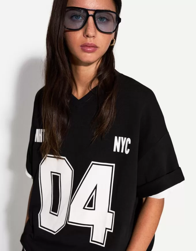 T-shirt stampata a maniche corte con scollo a V