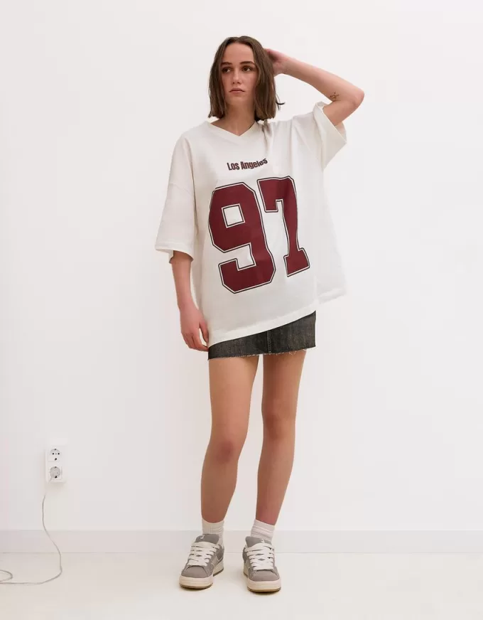 T-shirt stampata a maniche corte con scollo a V