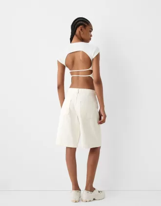 T-shirt stampata a maniche corte con spalline posteriori