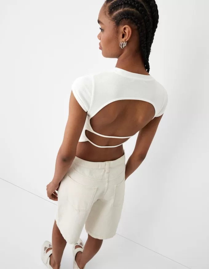 T-shirt stampata a maniche corte con spalline posteriori