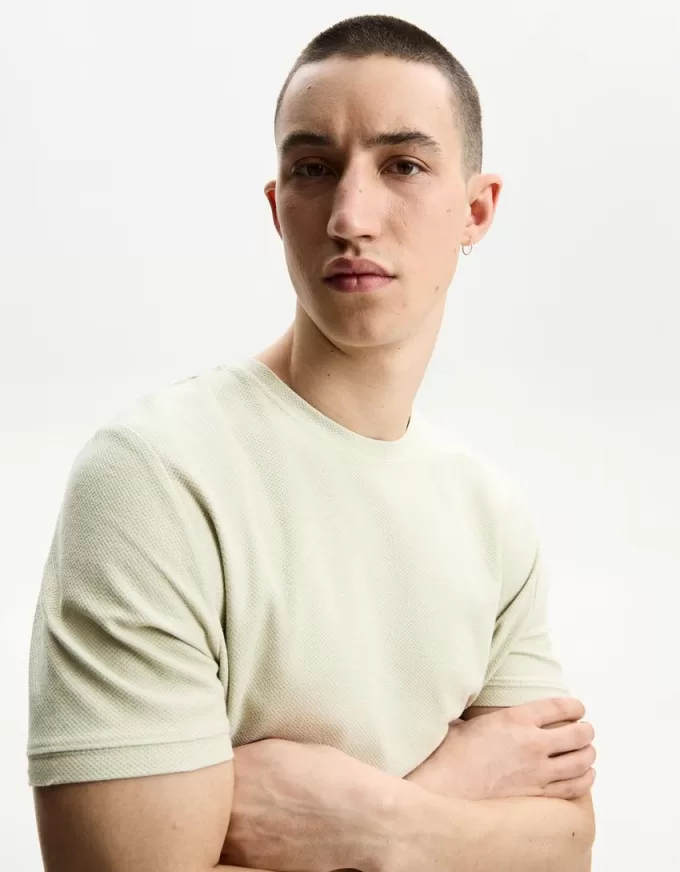 T-shirt testurizzata a maniche corte