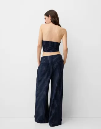 Top a fascia in filo metallico rigato con scollo a cuore