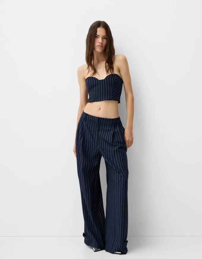 Top a fascia in filo metallico rigato con scollo a cuore