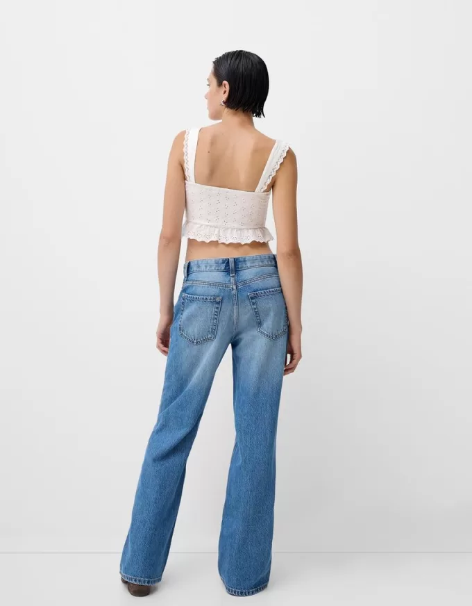 Top arricciato con ricamo svizzero