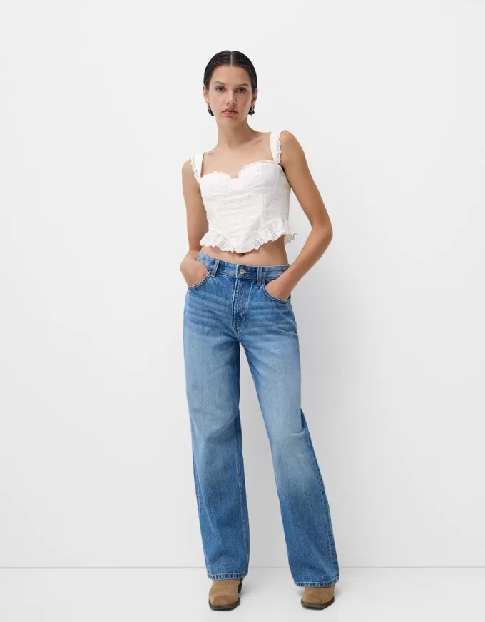 Top arricciato con ricamo svizzero