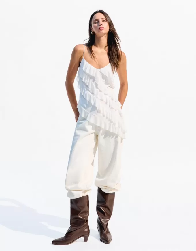 Top asimmetrico con volant SERIE BERSHKA