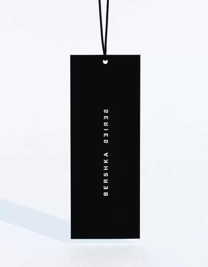 Top asimmetrico con volant SERIE BERSHKA