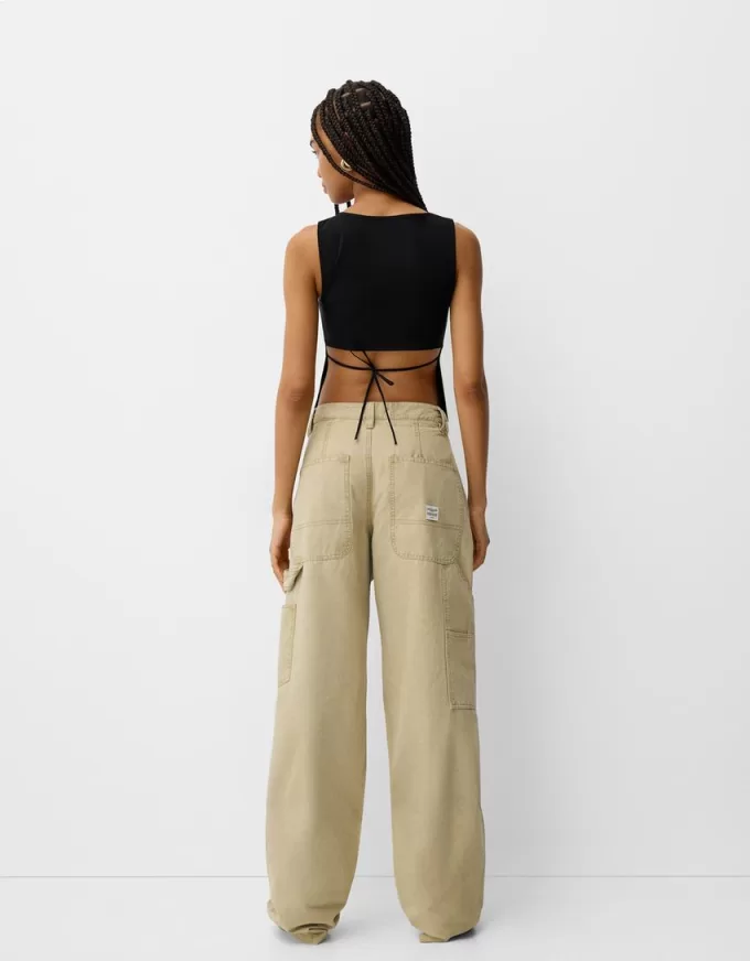 Top con dettaglio annodato sul retro