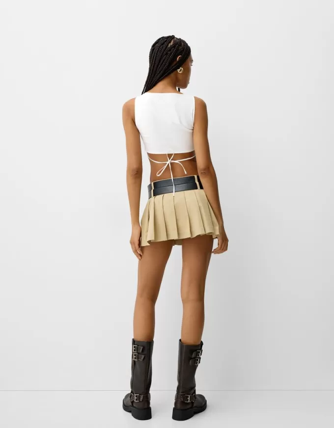 Top con dettaglio annodato sul retro