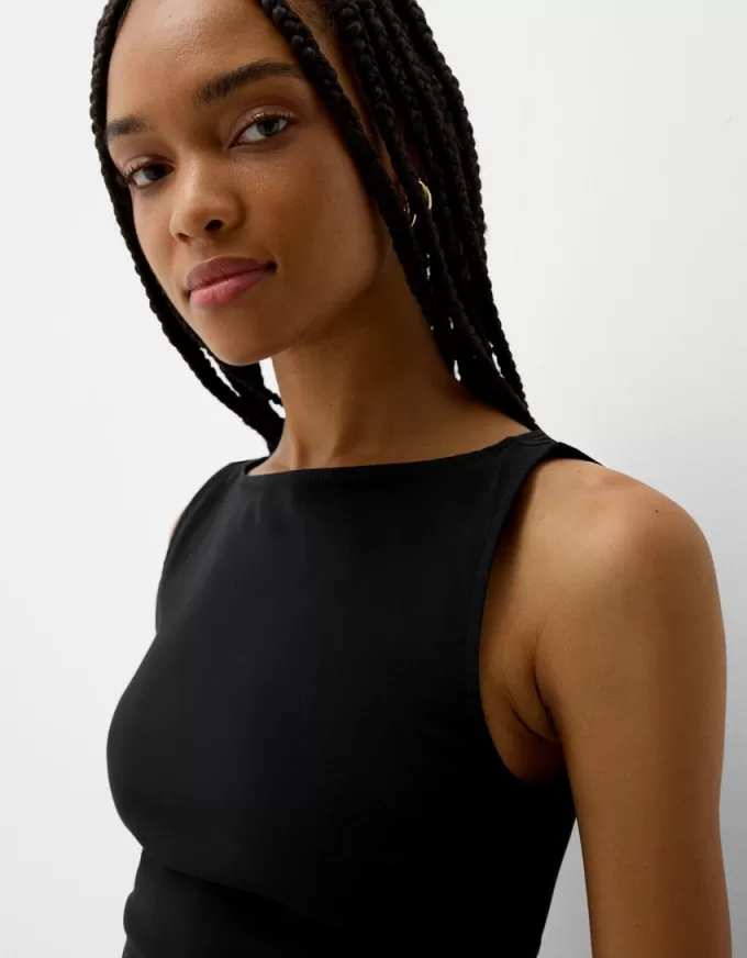 Top con dettaglio annodato sul retro