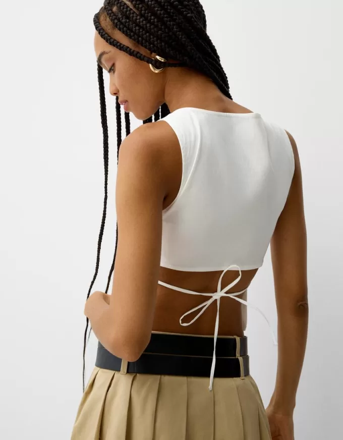 Top con dettaglio annodato sul retro