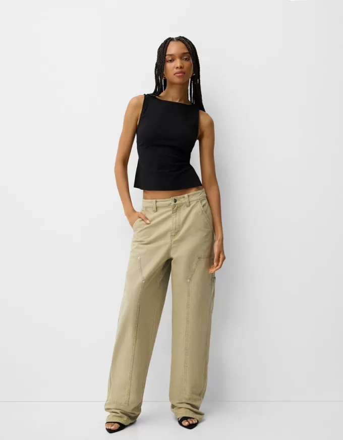 Top con dettaglio annodato sul retro