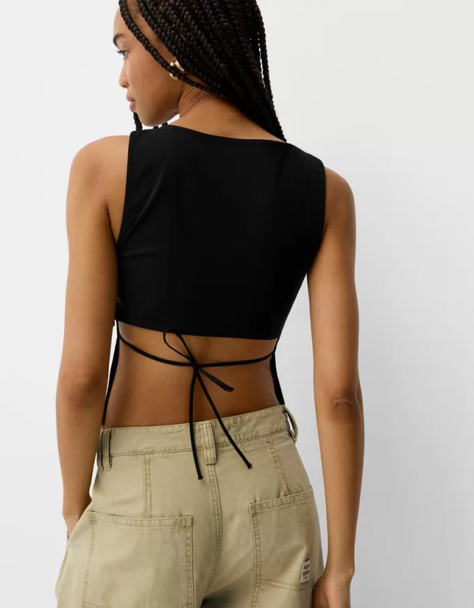 Top con dettaglio annodato sul retro