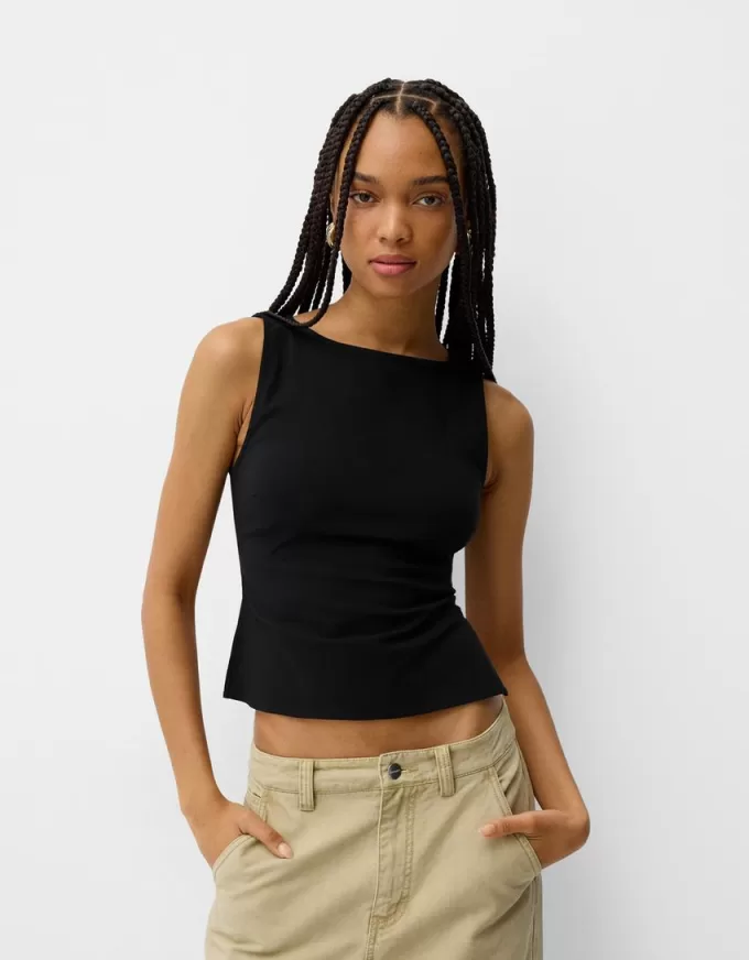 Top con dettaglio annodato sul retro