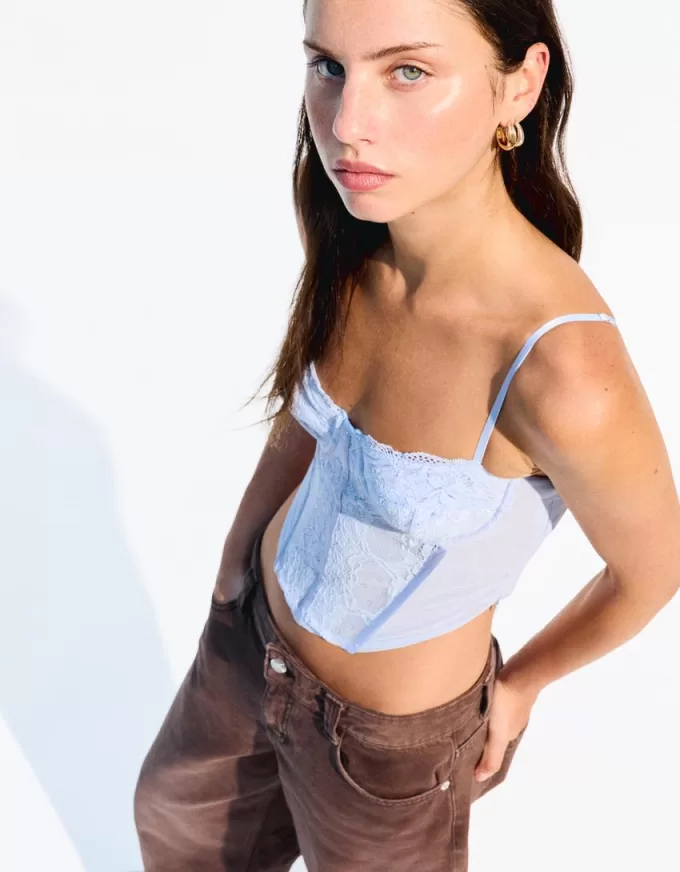 Top corsetto in pizzo SERIE BERSHKA