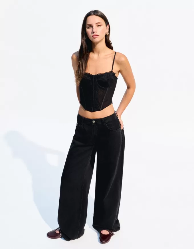 Top corsetto in pizzo SERIE BERSHKA