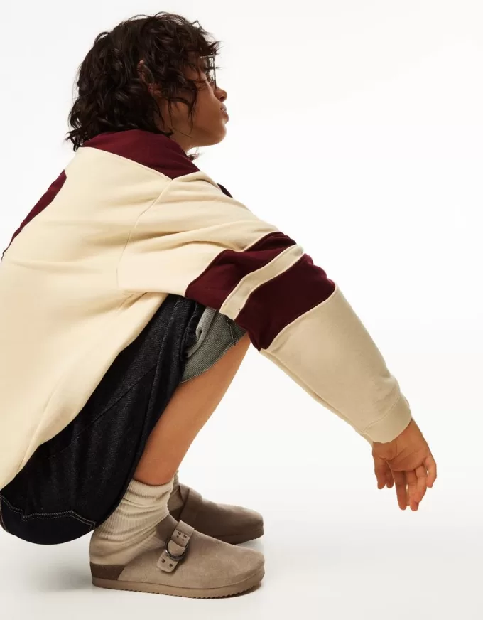 Zoccoli con fibbia e dettagli con borchie