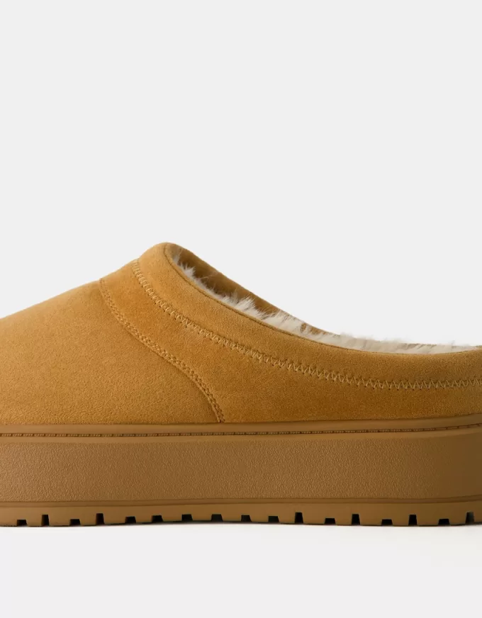 Zoccoli con plateau e fodera in pelliccia sintetica