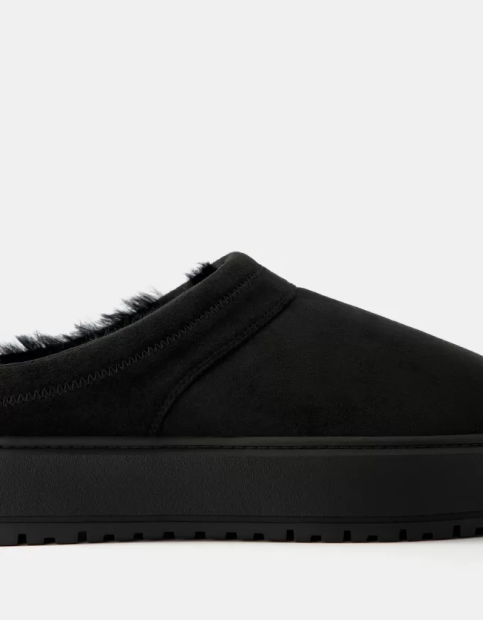 Zoccoli con plateau e fodera in pelliccia sintetica