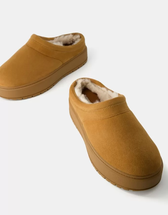 Zoccoli con plateau e fodera in pelliccia sintetica