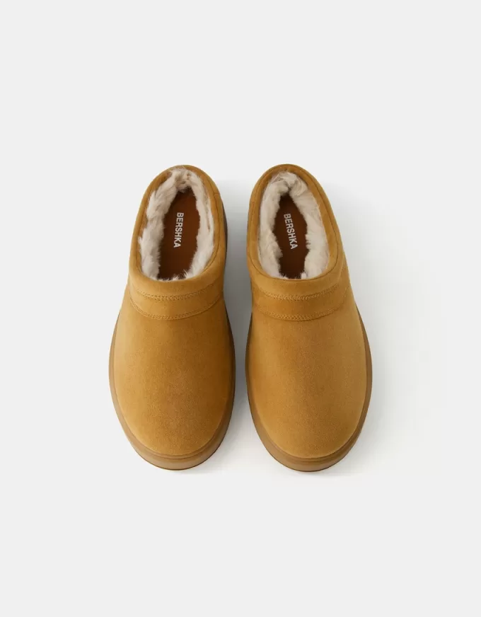 Zoccoli con plateau e fodera in pelliccia sintetica