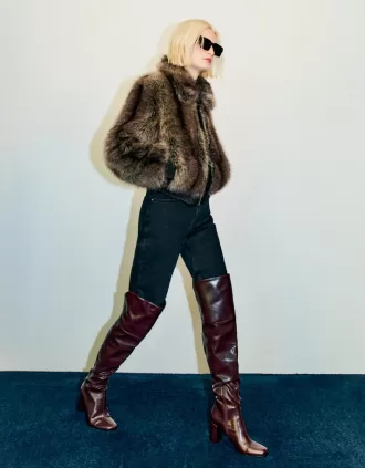 stivali sopra il ginocchio con tacco alto